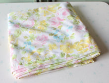 Load image into Gallery viewer, Vintage Floral 1980s flat bed sheet