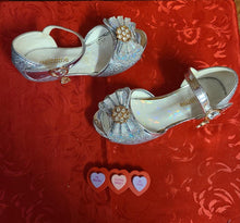 Load image into Gallery viewer, Osinnme size 11 little girl sparkling dress shoe